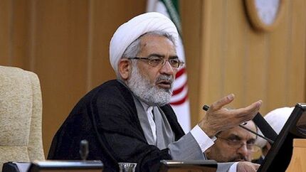 هر کسی از یک قاضی یا کارمند، فسادی سراغ دارد گزارش دهد