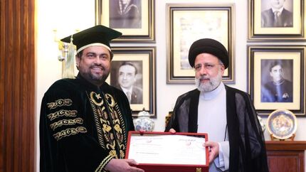 اعطای مدرک دکترای افتخاری دانشگاه کراچی به رئیس جمهور کشورمان