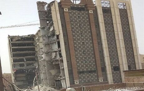 بخش دیگری از سازه متروپل فرو ریخت / مصدومیت سه امدادگر