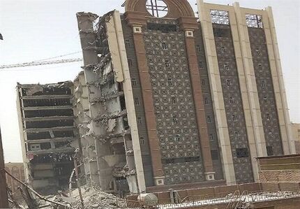 بخش دیگری از سازه متروپل فرو ریخت / مصدومیت سه امدادگر