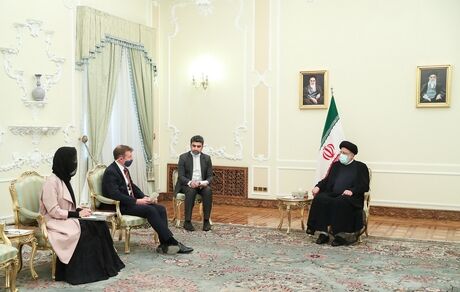جمهوری اسلامی زیر بار زور نمی رود و هیچ حرف نادرست و برخلاف حق را نمی‌پذیرد