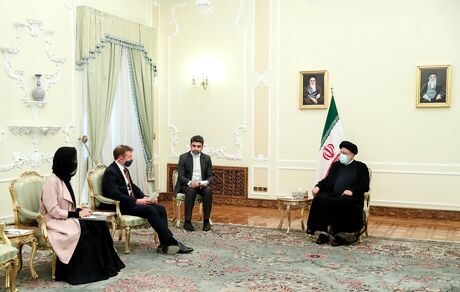جمهوری اسلامی زیر بار زور نمی رود و هیچ حرف نادرست و برخلاف حق را نمی‌پذیرد