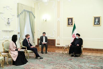 جمهوری اسلامی زیر بار زور نمی رود و هیچ حرف نادرست و برخلاف حق را نمی‌پذیرد