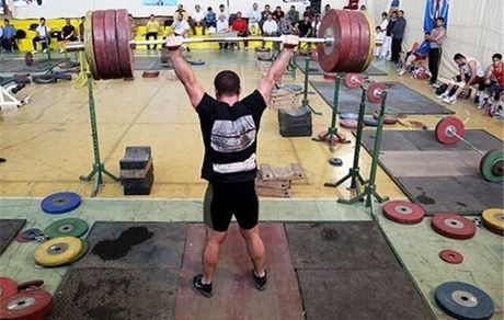 حضور ناقص تیم ملی نوجوانان بدلیل اشتباه عجیب فدراسیون وزنه‌برداری