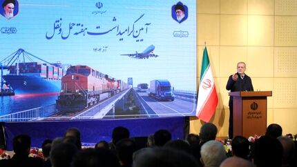 رئیس جمهور: یدک‌کش‌هایی با عمر ۶۰ سال در حال ترددند / باید جاده‌ها و مقررات را اصلاح کنیم