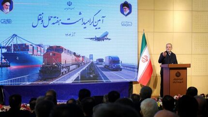 رئیس جمهور: یدک‌کش‌هایی با عمر ۶۰ سال در حال ترددند / باید جاده‌ها و مقررات را اصلاح کنیم