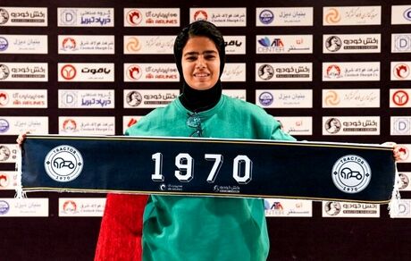 قرارداد بازیکنان تیم فوتبال بانوان تراکتور امضا شد