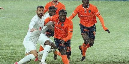 تصویر جالب از یک بازی لیگ برتری ترکیه / عکس