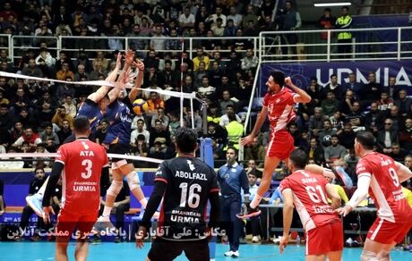 سومین باخت متوالی صدرنشین لیگ برتر والیبال