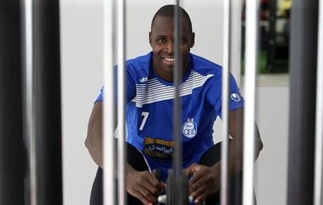 مهاجم مصدوم استقلال به تهران برگشت