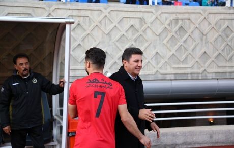 درگیری قلعه‌نویی با خبرنگاران و عوامل هیئت فوتبال خراسان رضوی به خاطر حضور پسرش