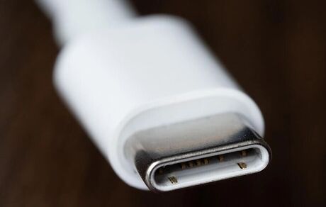 محدودیت جدید اتحادیه اروپا برای گوشی‌های آیفون / درگاه شارژ باید USB-C شود