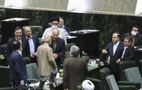 تذکر کیهان به نمایندگان مجلس: با دستمال کثیف نمی توانید چیزی را تمیز کنید