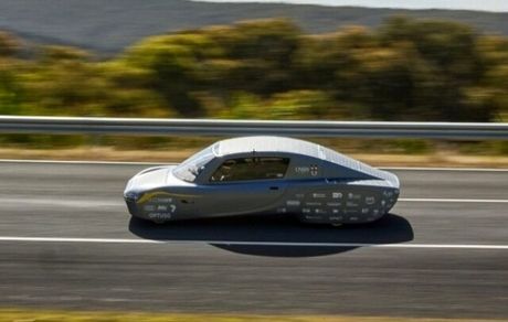 رکورد جهانی خودروهای خورشیدی شکسته شد