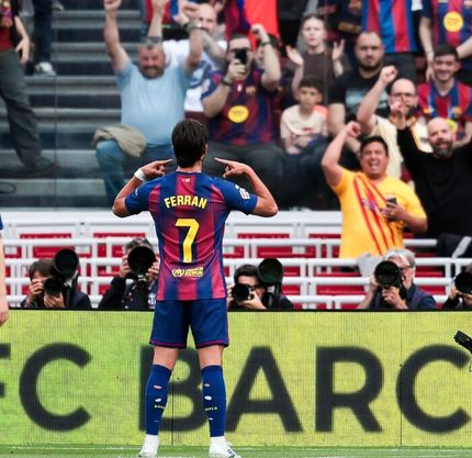 بارسلونا اختلافش را با رئال مادرید در لالیگا به ۹ رساند و به قهرمانی چشمک زد