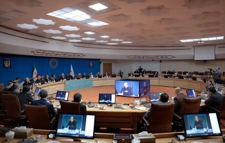 رئیس جمهور: در شرایط محدودیت، مدیران از خلاقیت و مشارکت نخبگان بهره بگیرند / استانداران پرچمدار مشارکت ملی برای عبور از شرایط جنگی هستند
