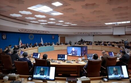 رئیس جمهور: در شرایط محدودیت، مدیران از خلاقیت و مشارکت نخبگان بهره بگیرند / استانداران پرچمدار مشارکت ملی برای عبور از شرایط جنگی هستند
