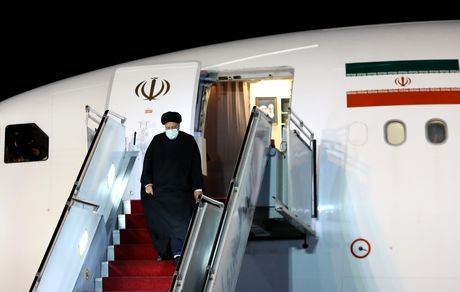 رئیس جمهور از عمان به کشور بازگشت