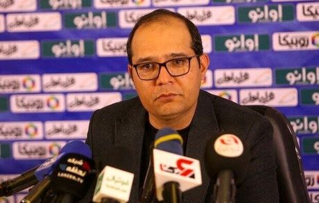 سرمربی ذوب آهن استعفا کرد