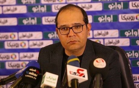 سرمربی ذوب آهن استعفا کرد