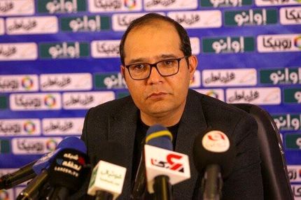 سرمربی ذوب آهن استعفا کرد