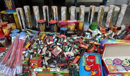 کشف تعداد ۷۰ هزار عدد مواد محترقه غیر مجاز در آستارا