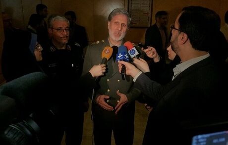 وزیر دفاع: بودجه دفاعی متناسب با شرایط تصویب می‌شود/ هرگونه تعرض را با قاطعیت پاسخ می‌دهیم