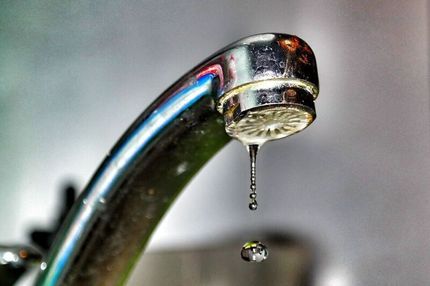 شکستگی لوله اصلی انتقال آب در اهواز؛ احتمال قطعی آب شرب!
