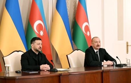 رئیس‌جمهور اوکراین از آمادگی برای مذاکرات صلح با روسیه در جمهوری آذربایجان شد