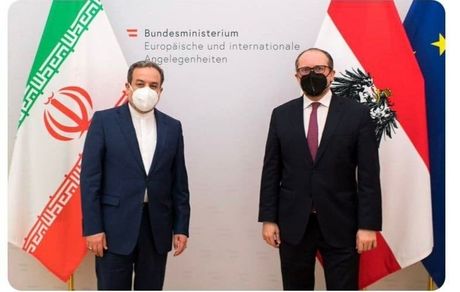 دیدار عراقچی با وزیر خارجه اتریش با موضوع افزایش همکاری‌ها