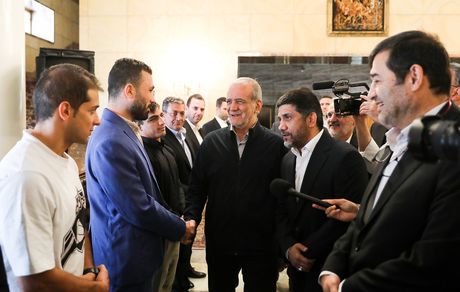 رئیس جمهور: پیگیر تامین درخواستها و مطالبات ورزشکاران و کشتیگیران خواهیم بود / تسلیم نمیشویم