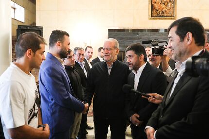 رئیس جمهور: پیگیر تامین درخواست‌ها و مطالبات ورزشکاران و کشتی‌گیران خواهیم بود / تسلیم نمی‌شویم