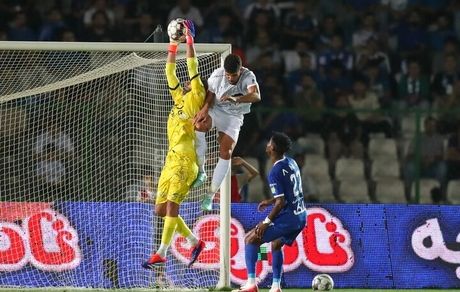 در بازی سرد مثل هوای یخبندان اصفهان، استقلال بهترین فرصت برای صدرنشینی را از دست داد