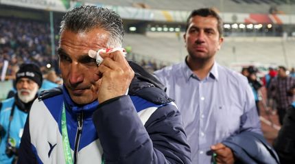 رفتار زشت هواداران در دربی ۱۰۲ / هاشمی‌نسب با سر خونین رفت