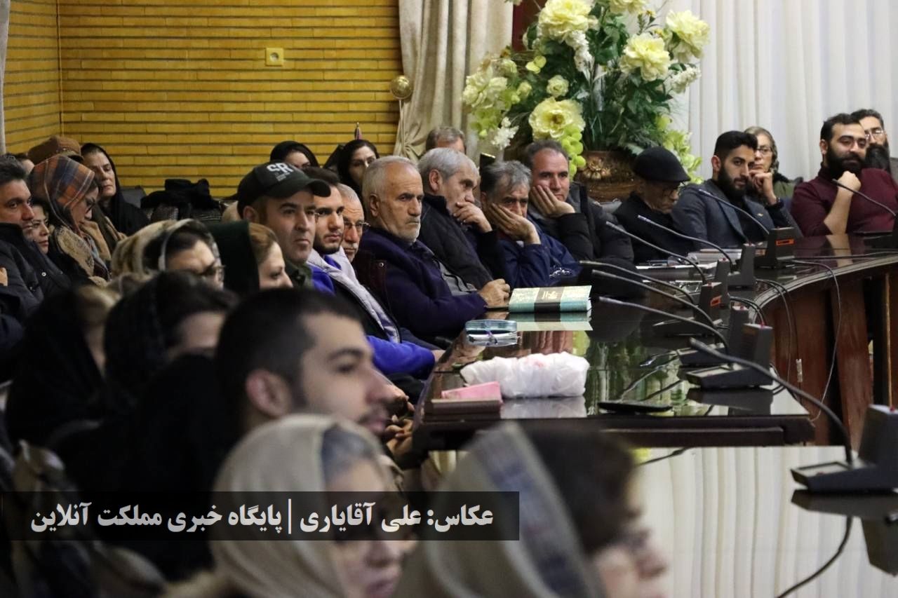 نشست انجمن ادبی قرار پیرامون زندگی‌ و آثار شاعر معاصر ارومیه‌ای
