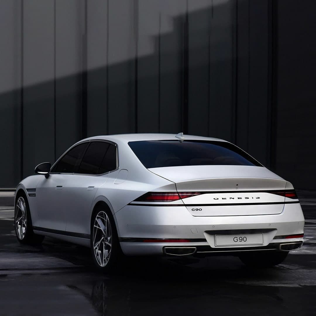 سدان لوکس جنسیس G90 