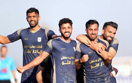 چادرملو به صدر لیگ دسته یک فوتبال صعودکرد