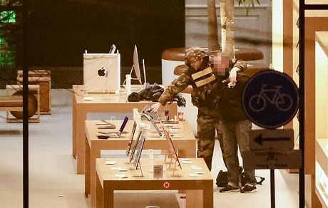 گروگان از حمله مسلحانه به فروشگاه اپل در هلند گریخت
