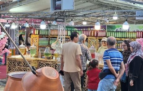 آغاز جشنواره سوغات اقوام با عطر گلاب در کرج