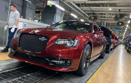 آخرین کرایسلر 300c تولید شد