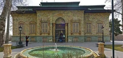 در حملات دشمن، کاخ سعدآباد خسارت دید