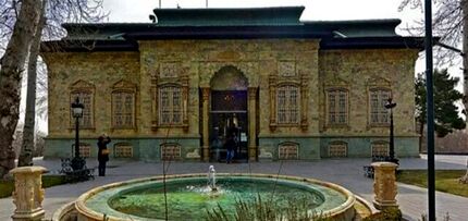 در حملات دشمن، کاخ سعدآباد خسارت دید