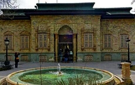 در حملات دشمن، کاخ سعدآباد خسارت دید