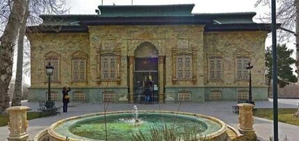 در حملات دشمن، کاخ سعدآباد خسارت دید