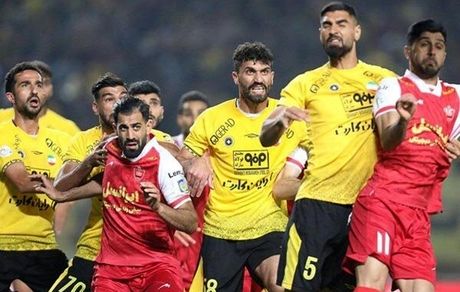 کسرامتیاز سپاهان و پرسپولیس برگشت / زردپوشان اصفهانی صدرنشین لیگ برتر شدند