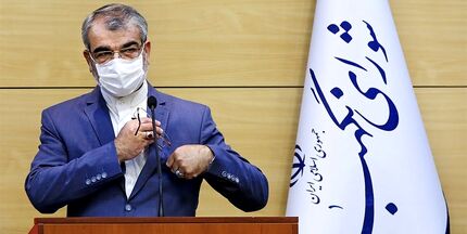 کسانی ثبت‌نام کننده انتخابات تلقی می‌شوند که مدارک مصوبه شورای نگهبان را دارا باشند