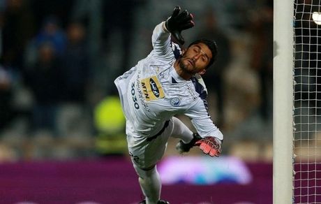 دروازه‌بان استقلال هم از مدیرعامل تیمش انتقاد کرد: فقط در تلویزیون است