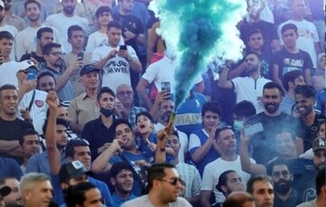 هواداران استقلال، مدیرعامل جدید را شعارباران کردند