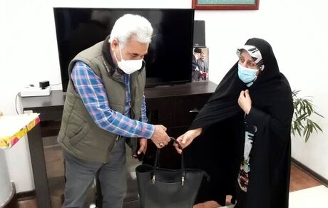 بازگرداندن پول و طلای جامانده به مسافر توسط راننده گرگانی