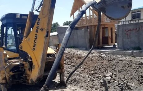 انشعاب‌های غیرمجاز آب ۲۲۸ باغ ویلا در نظرآباد قطع شد